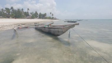 Zanzibar, Tanzanya - kıyıya yakın tekne, yavaş çekim