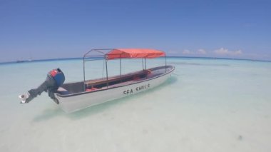 Zanzibar, Tanzanya - kıyıya yakın tekne, yavaş çekim