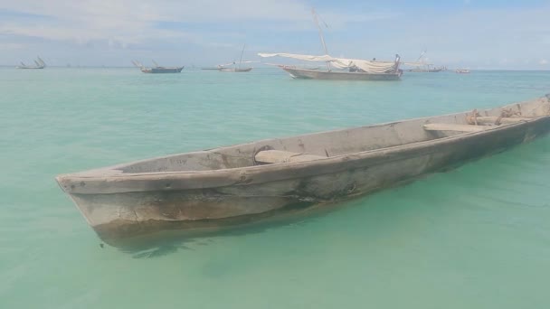 Zanzibar, Tanzanie - bateau près du rivage, ralenti — Video