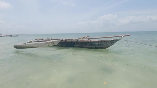 Zanzibar, Tanzanie - bateau près du rivage, ralenti — Video