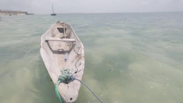 Zanzibar, Tanzanie - bateau près du rivage, ralenti — Video