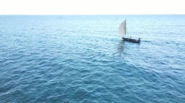 Tanzanya 'nın Zanzibar kıyısındaki tekneler ağır çekimde