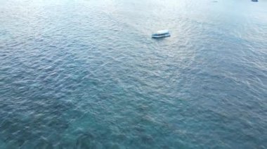 Tanzanya 'nın Zanzibar kıyısındaki tekneler ağır çekimde