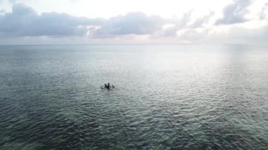 Tanzanya 'nın Zanzibar kıyısındaki tekneler ağır çekimde