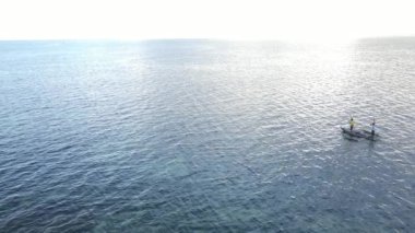 Tanzanya 'nın Zanzibar kıyısındaki tekneler ağır çekimde