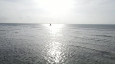 Tanzanya 'nın Zanzibar kıyısındaki tekneler ağır çekimde