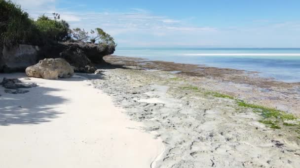 Пустой пляж на острове Занзибар, Танзания, замедленная съемка — стоковое видео