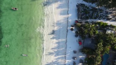 Tanzanya 'nın Zanzibar kıyısındaki tekneler ağır çekimde