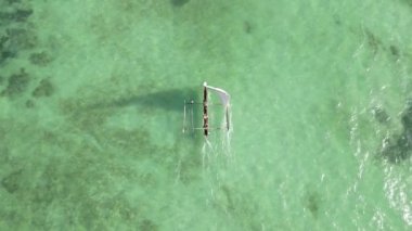 Tanzanya 'nın Zanzibar kıyısındaki tekneler ağır çekimde
