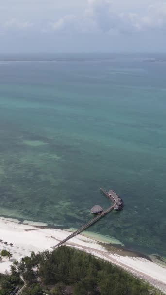 Vertikální video pláže na ostrově Zanzibar, Tanzanie — Stock video