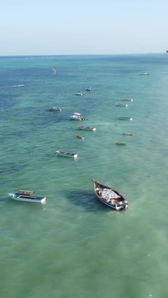 Vertical video boats in the ocean near the coast of Zanzibar, Tanzania — Stock Video
