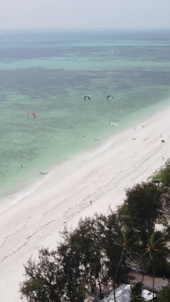 Vertical video of the ocean near the coast of Zanzibar, Tanzania — Stock Video