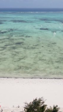 Tanzanya 'nın Zanzibar kıyısında dikey video uçurtması