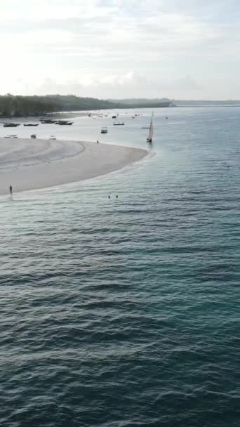 坦桑尼亚桑给巴尔岛海岸的海滩 — 图库视频影像
