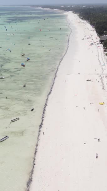 Pláž na pobřeží ostrova Zanzibar, Tanzanie — Stock video