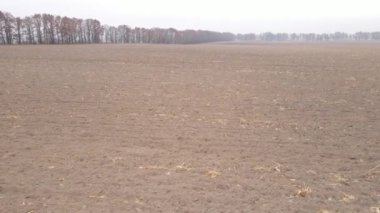 Sonbaharda ekili bir tarlada toprak