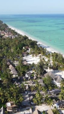 Tanzanya - okyanusun Zanzibar kıyısındaki dikey videosu, yavaş çekim