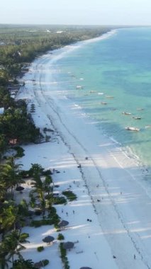 Tanzanya - okyanusun Zanzibar kıyısındaki dikey videosu, yavaş çekim