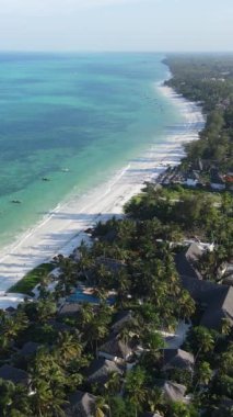 Tanzanya - okyanusun Zanzibar kıyısındaki dikey videosu, yavaş çekim