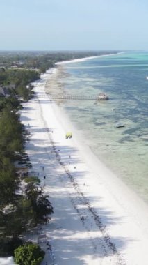 Tanzanya - okyanusun Zanzibar kıyısındaki dikey videosu, yavaş çekim