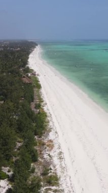 Tanzanya - okyanusun Zanzibar kıyısındaki dikey videosu, yavaş çekim