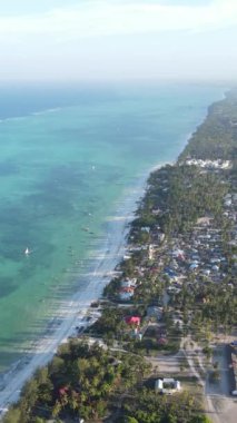 Tanzanya - okyanusun Zanzibar kıyısındaki dikey videosu, yavaş çekim