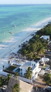 Tanzanya - okyanusun Zanzibar kıyısındaki dikey videosu, yavaş çekim