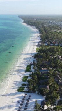 Tanzanya - okyanusun Zanzibar kıyısındaki dikey videosu, yavaş çekim