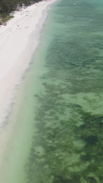Tanzanie - vertikální video oceánu u pobřeží Zanzibaru, zpomalení — Stock video