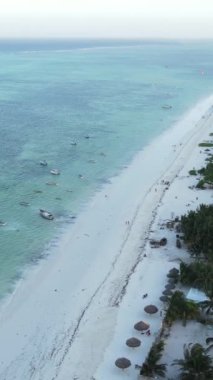 Tanzanya - okyanusun Zanzibar kıyısındaki dikey videosu, yavaş çekim