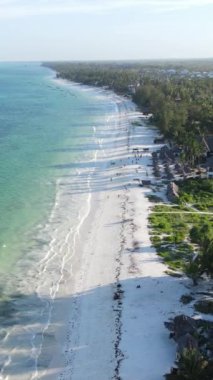 Tanzanya - okyanusun Zanzibar kıyısındaki dikey videosu, yavaş çekim