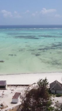 Tanzanya - okyanusun Zanzibar kıyısındaki dikey videosu, yavaş çekim