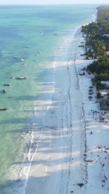 Tanzanya - okyanusun Zanzibar kıyısındaki dikey videosu, yavaş çekim