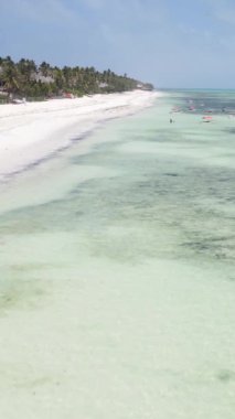 Tanzanya - okyanusun Zanzibar kıyısındaki dikey videosu, yavaş çekim