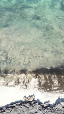 Tanzanya - okyanusun Zanzibar kıyısındaki dikey videosu, yavaş çekim