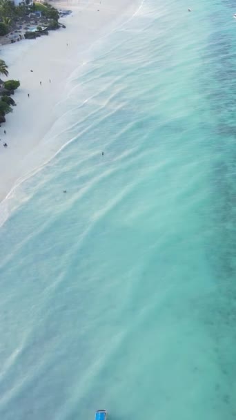 Tanzania - vertical video of the ocean near the coast of Zanzibar, slow motion — Stock Video