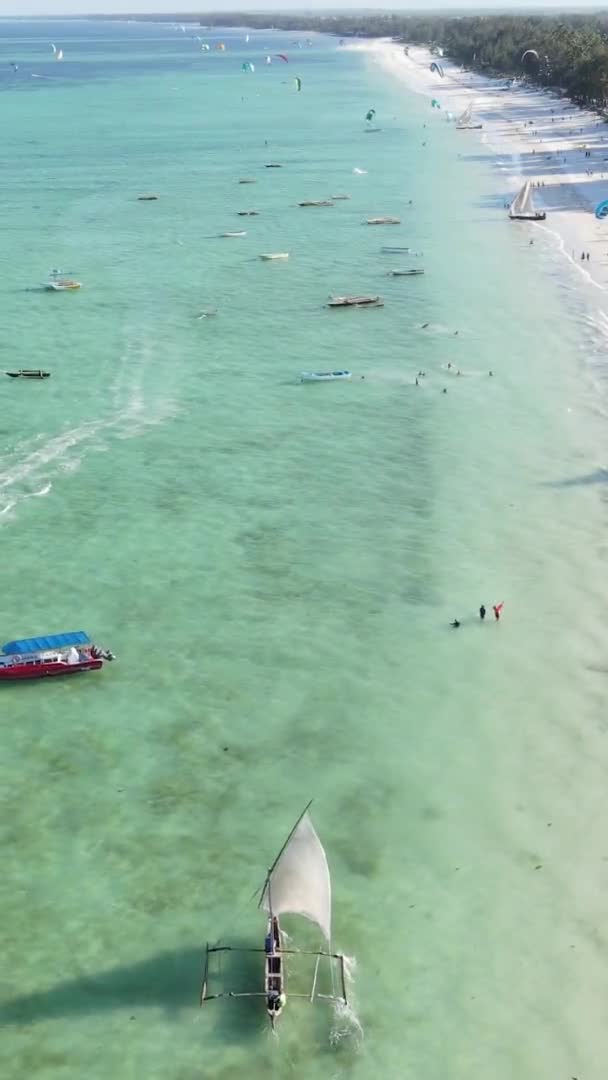 Vertical video boats in the ocean near the coast of Zanzibar, Tanzania, aerial view — Stock Video