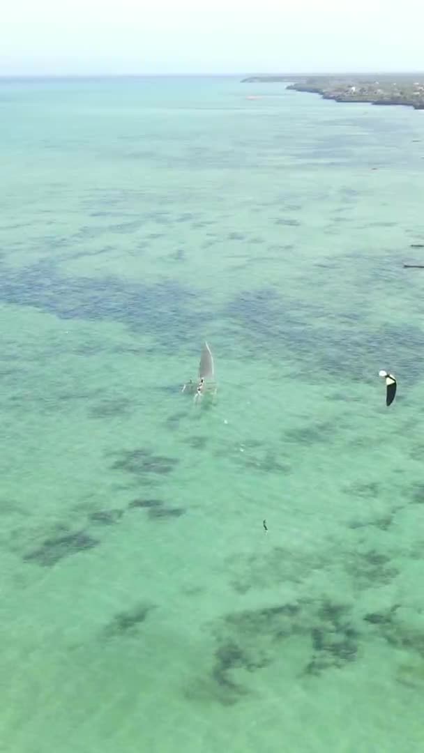 Vertical video boats in the ocean near the coast of Zanzibar, Tanzania, aerial view — Stock Video