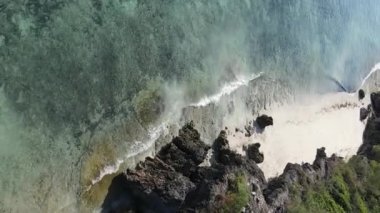 Tanzanya 'daki Zanzibar adasında boş bir kumsal, hava manzaralı.