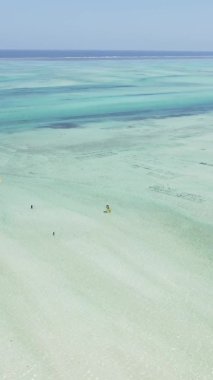 Zanzibar, Tanzanya kıyısı yakınlarında dikey video uçurtması, hava manzarası