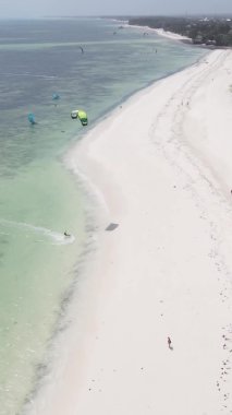Zanzibar, Tanzanya kıyısı yakınlarında dikey video uçurtması, hava manzarası