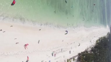 Zanzibar, Tanzanya kıyısı yakınlarında dikey video uçurtması, hava manzarası