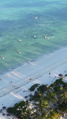 Tanzanya 'nın Zanzibar adasının dikey videosu, yavaş çekim