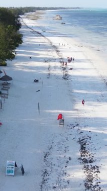 Tanzanya 'nın Zanzibar adasının dikey videosu, yavaş çekim