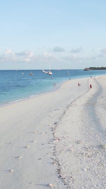 Tanzanya 'nın Zanzibar adasının dikey videosu, yavaş çekim
