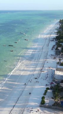 Tanzanya 'nın Zanzibar adasının dikey videosu, yavaş çekim