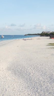 Tanzanya 'nın Zanzibar adasının dikey videosu, yavaş çekim