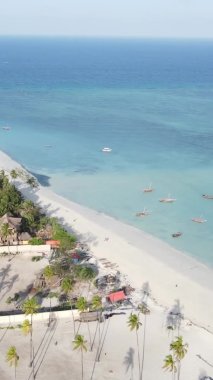 Tanzanya 'nın Zanzibar adasının dikey videosu, yavaş çekim