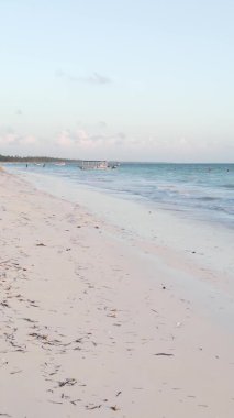 Tanzanya 'nın Zanzibar adasının dikey videosu, yavaş çekim