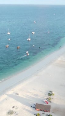 Tanzanya 'nın Zanzibar adasının dikey videosu, yavaş çekim